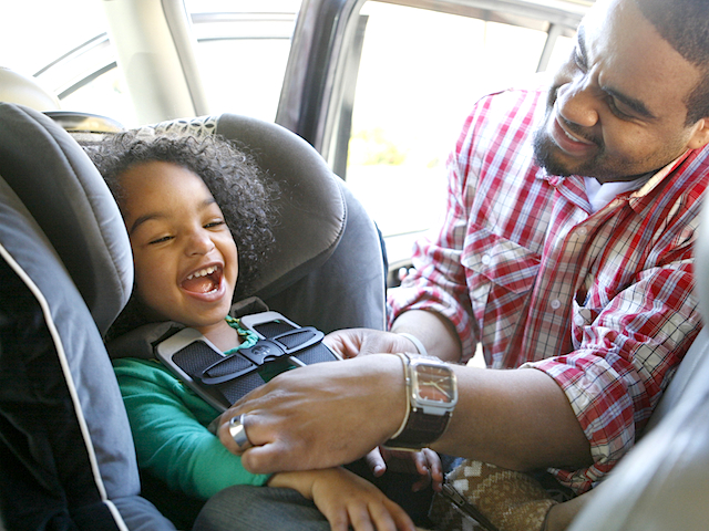 child-put-in-car-seat