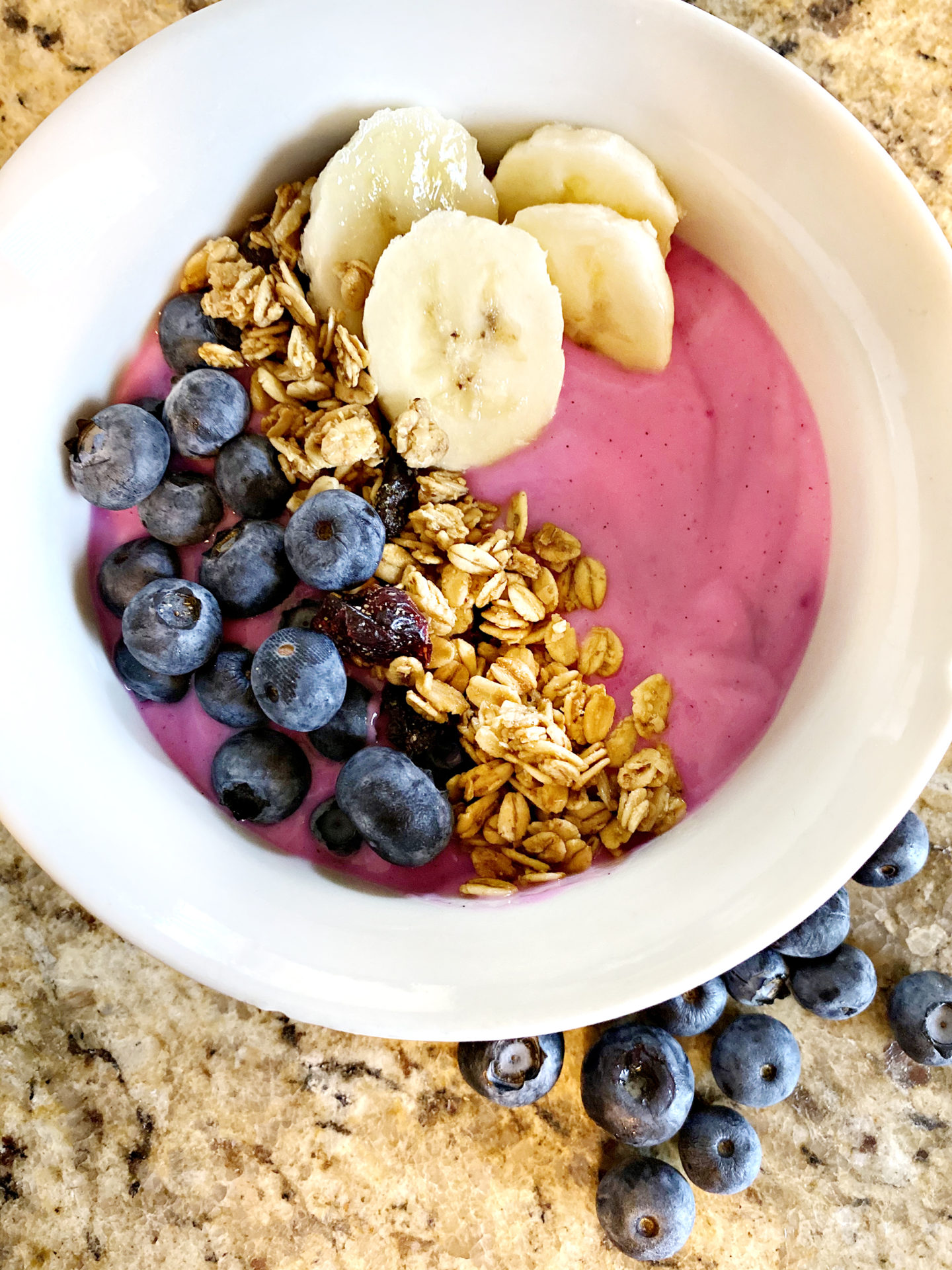 dragon fruit smoothie bowl with fruit toppings