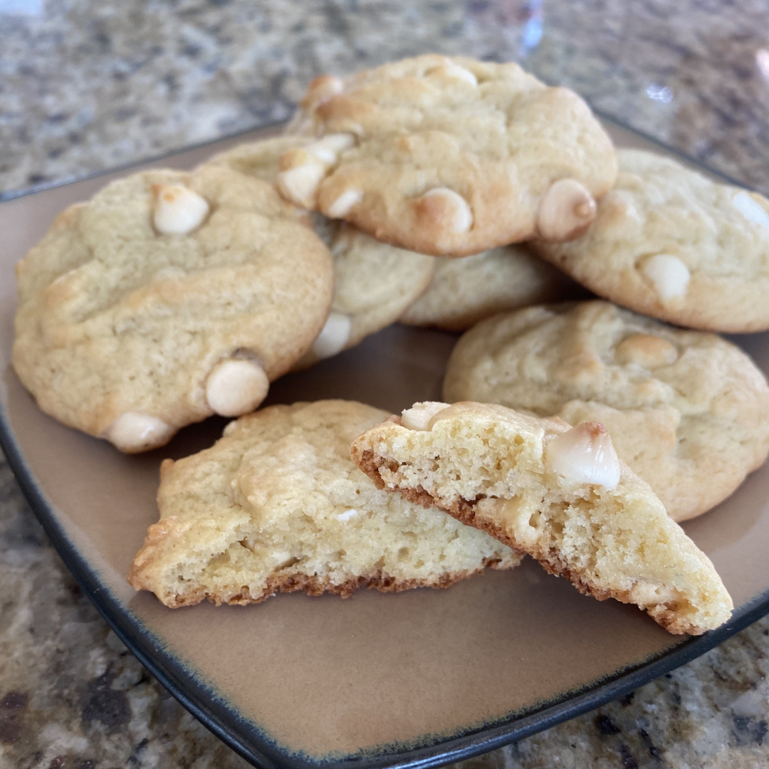 close up of banana cream pie cookies 