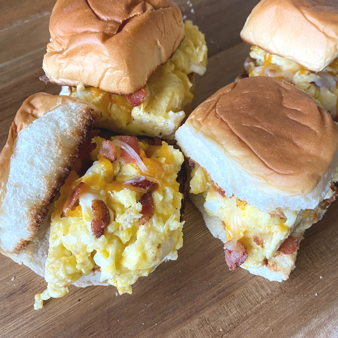 4 egg bacon and cheese breakfast sandwich minis