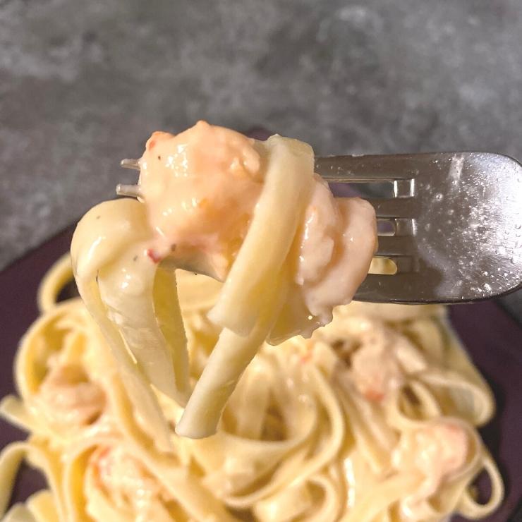shrimp pasta on fork
