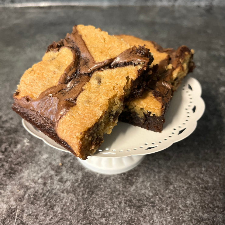 2 chocolate chip cookie brownie bars